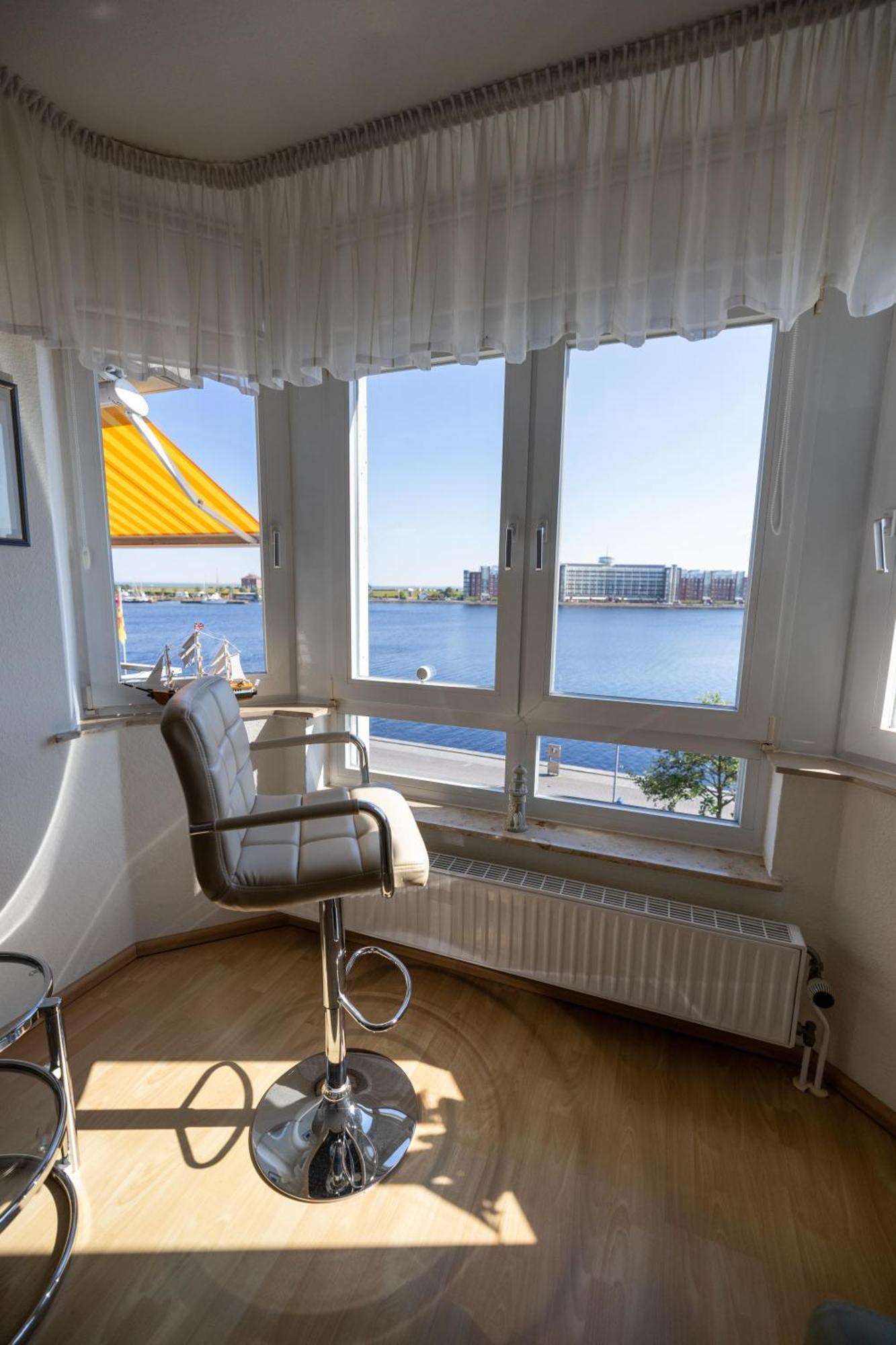 Gemuetliche Ferienwohnung Mit Meerblick Direkt Am Hafen Wilhelmshaven Extérieur photo